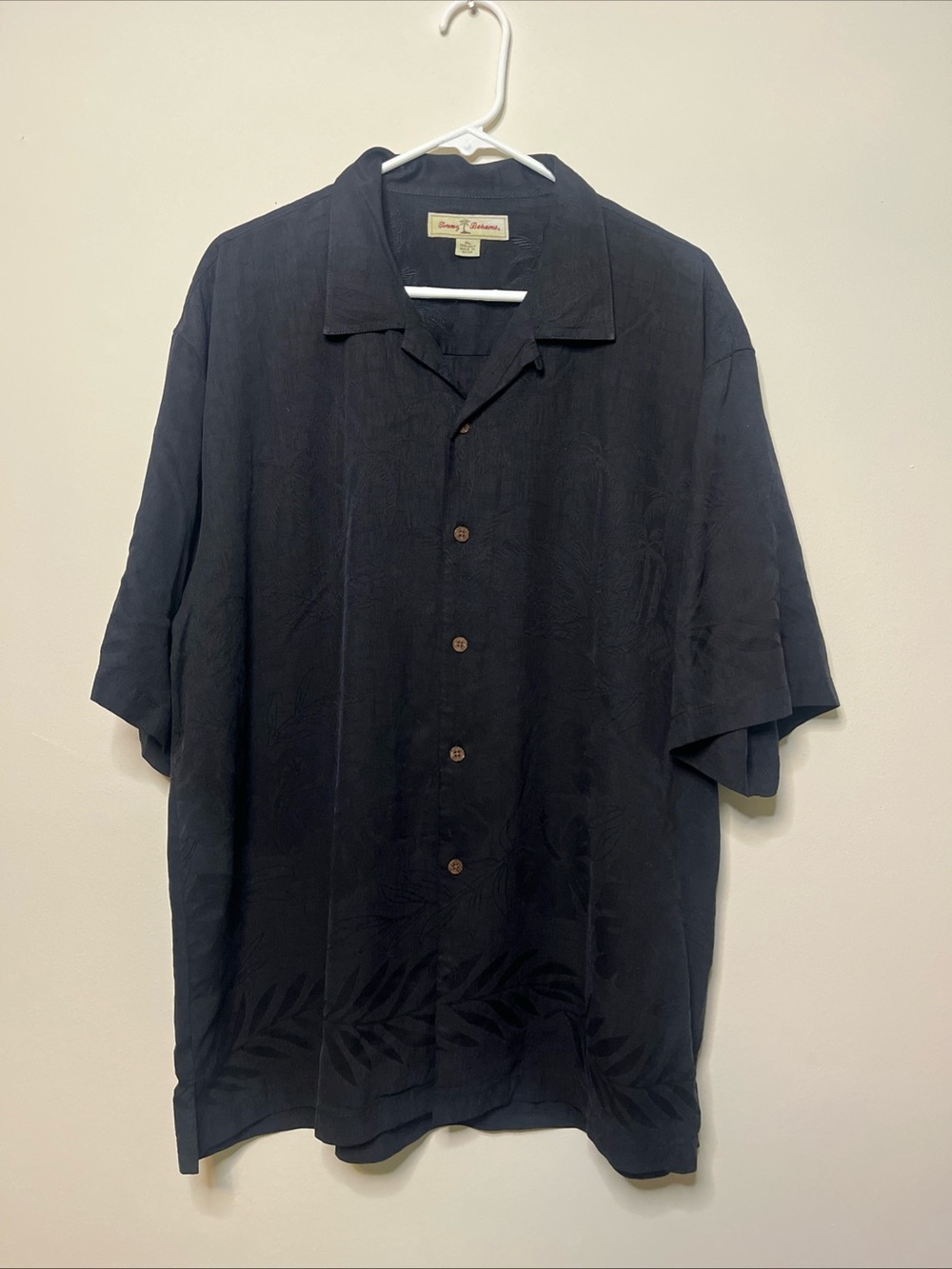 Men’s Tommy Bahama 100% Silk Black Floral Short Sleeve Button Up Hawaiian XL